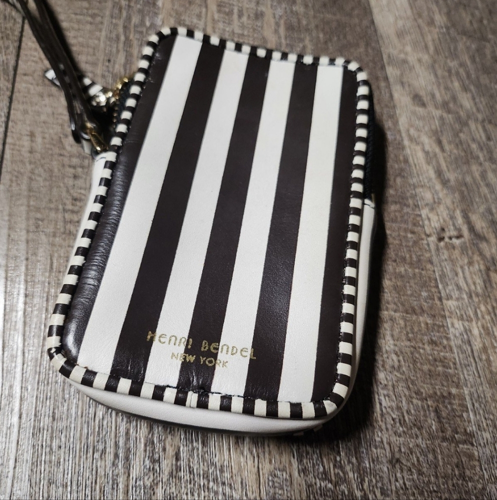 Henri Bendel Wristlet